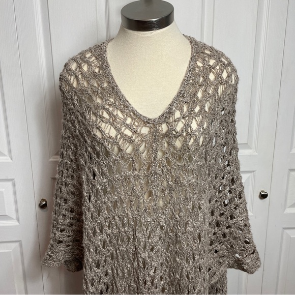 FREE PEOPLE Poncho Shawl - Picture 3 of 15